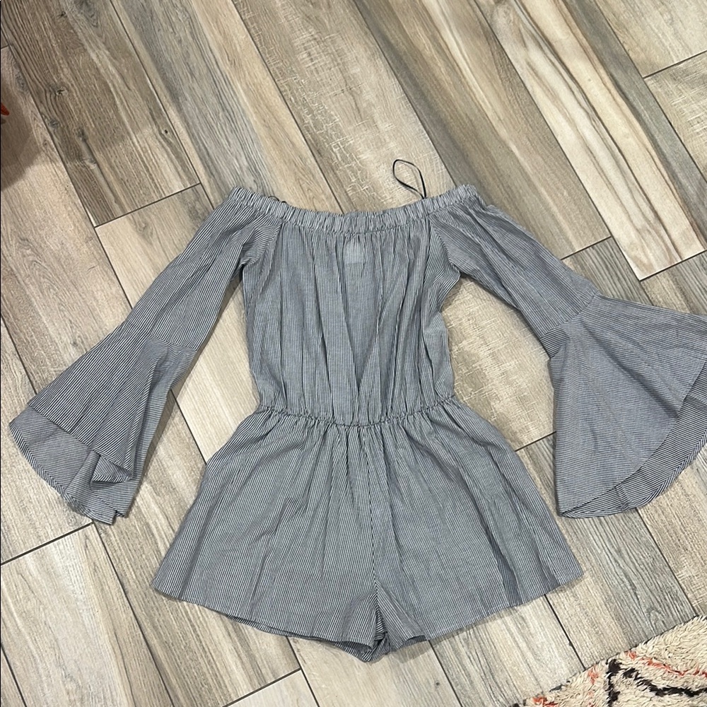 Gray Off-Shoulder Bell Sleeve Romper